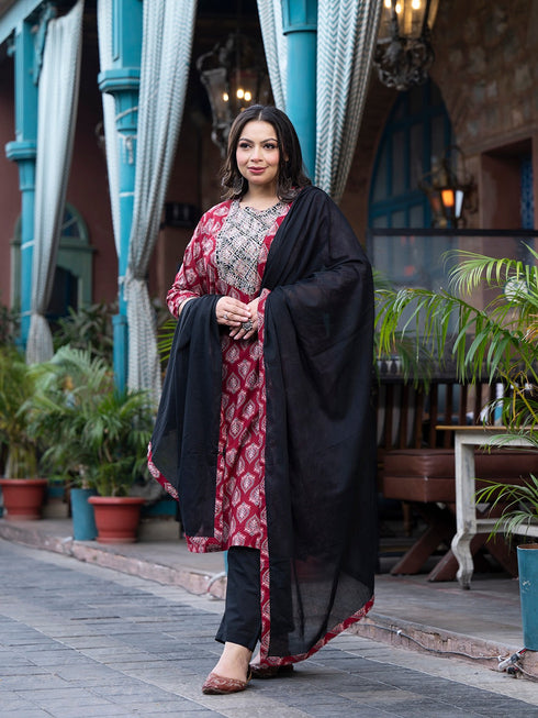 Women Plus Size Red Pure Cotton Kurta Set With Dupatta